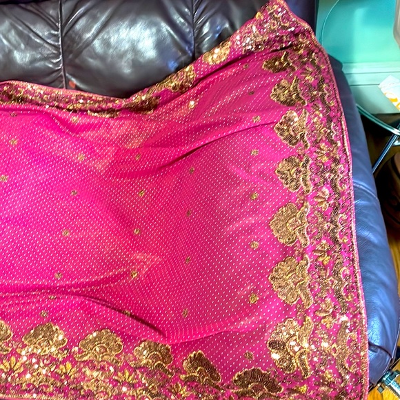 Deep pink beautiful colors with copper golden border & aachall & ready made blou - Picture 1 of 6